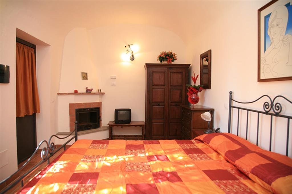 Agriturismo Toscanella Montebello Rum bild